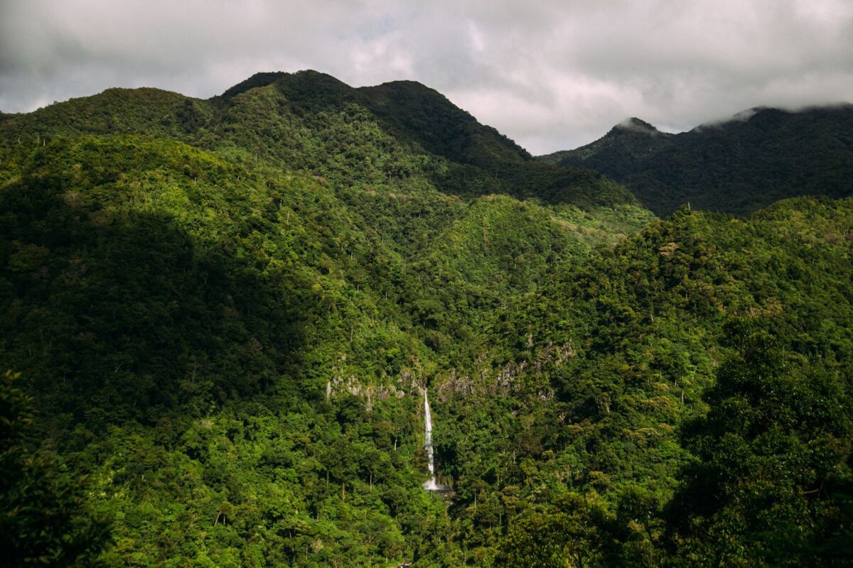 Dominique : préparer un trek sur le sentier Waitukubuli avant le nouvel aéroport